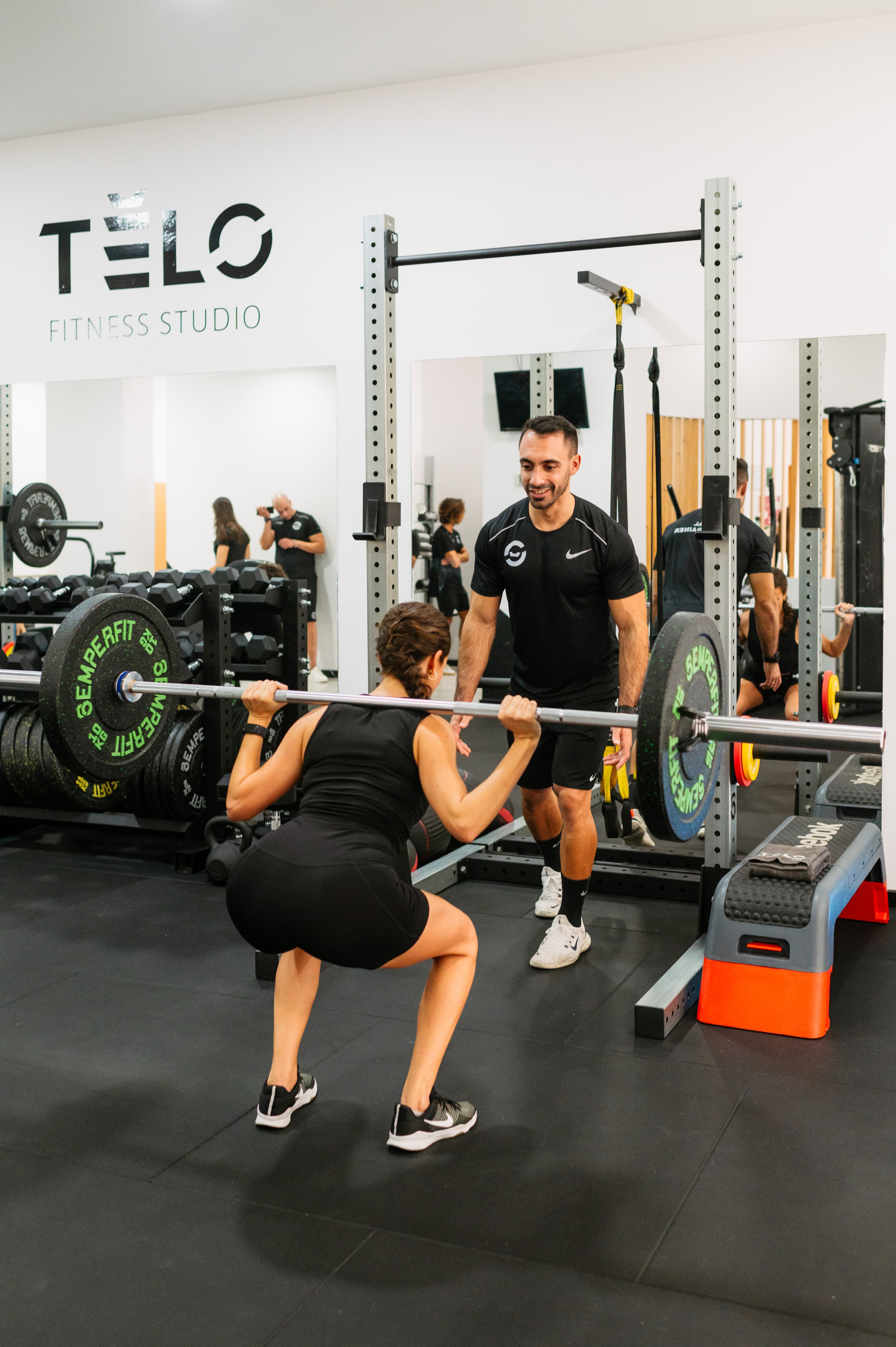 Fabio training barbell squat